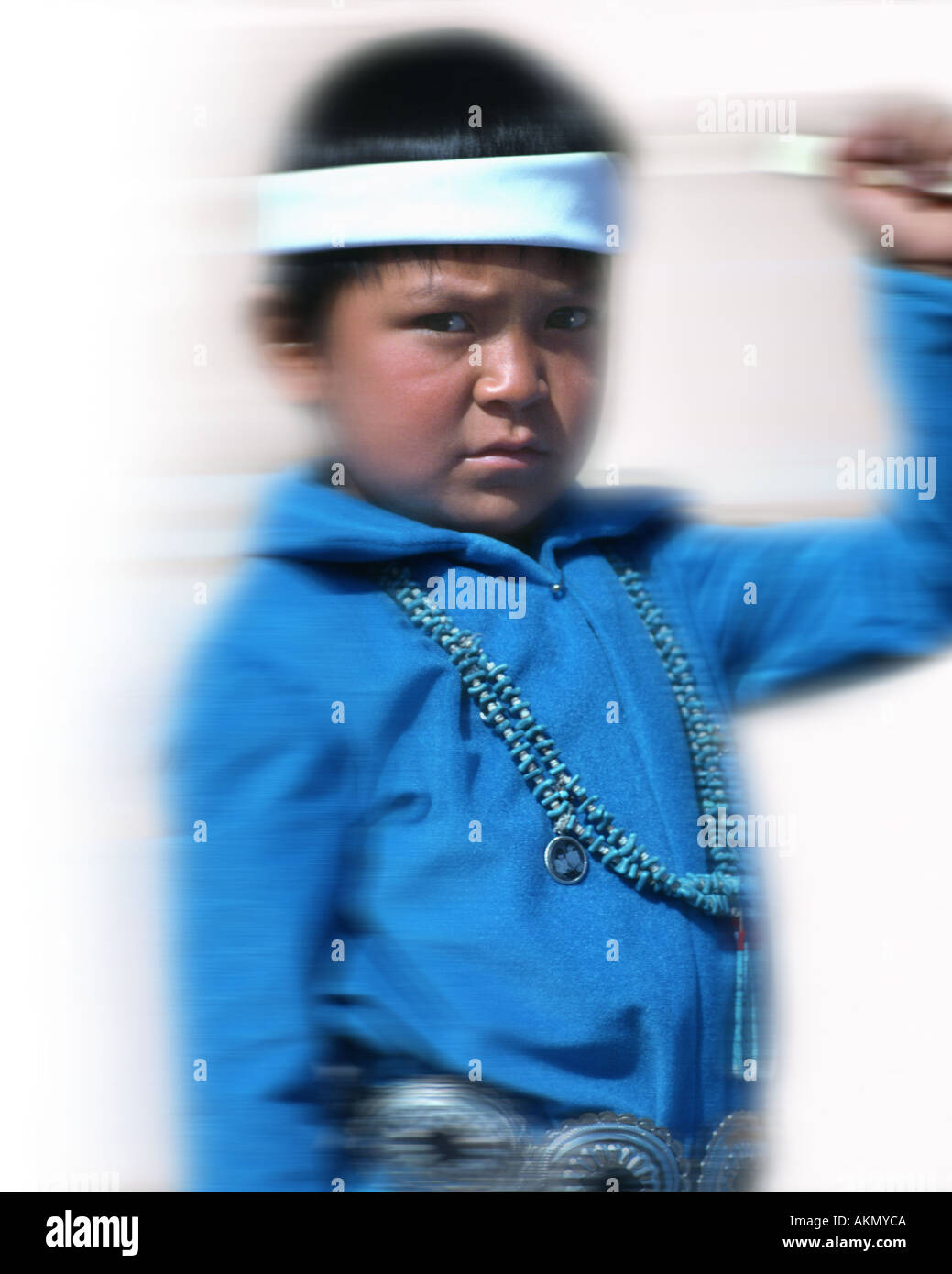 USA - ARIZONA: Navajo Boy in einem traditionellen Pow Wow Stockfoto