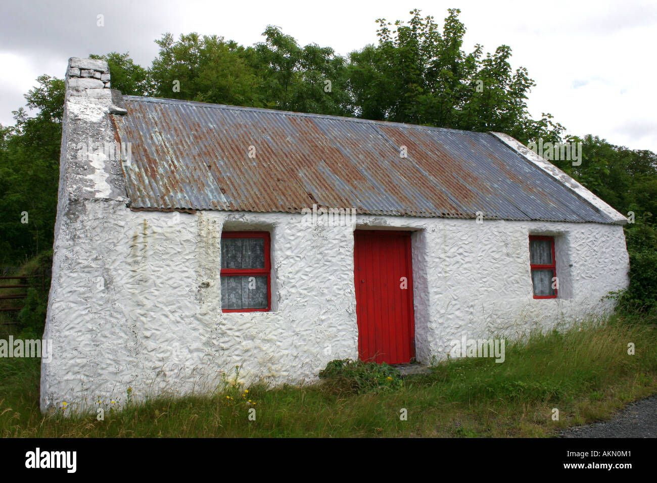 traditionelle irische Cottage am Burren im County Clare, Irland Stockfoto