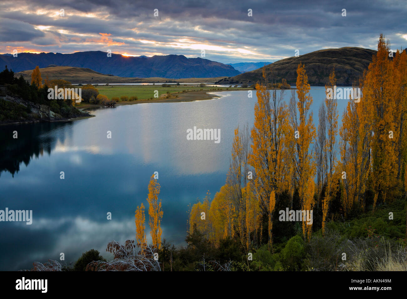 Herbstmorgen neben Lake Wanaka, Otago, Südinsel, Neuseeland Stockfoto