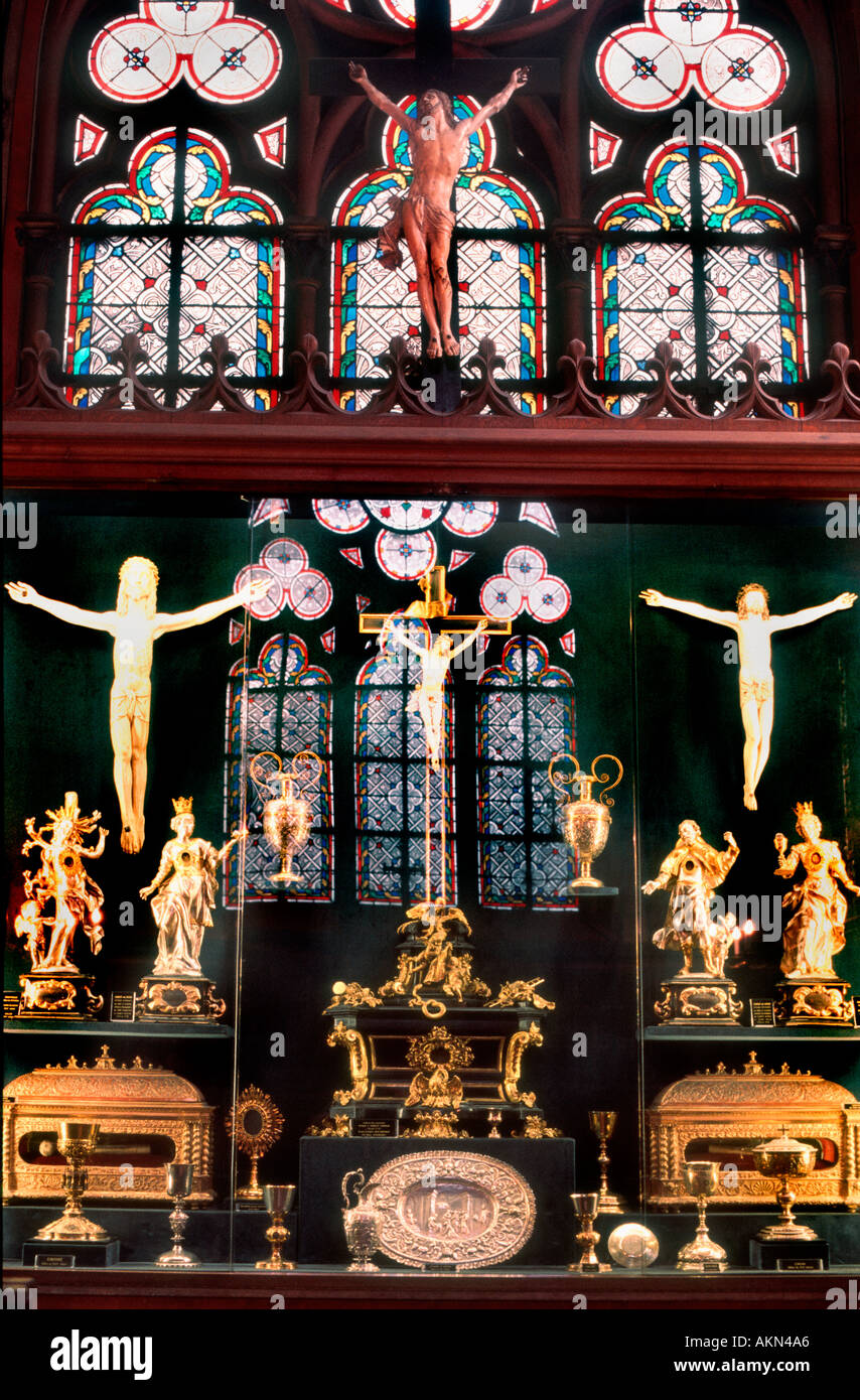 Katholische Religion 'Kunstobjekte' Schatzkammer im Inneren der 'Kathedrale Notre Dame' Paris Frankreich, Gebetsglaubenssanktuarium, Dornenkrone Stockfoto