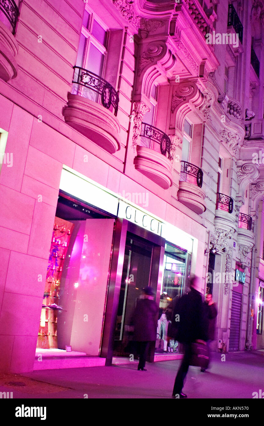 Paris, France, Shopping, Luxus-Boutiquen "Gucci", Rue Royale, Straßenszene mit rosa Lichter in der Nacht Stockfoto