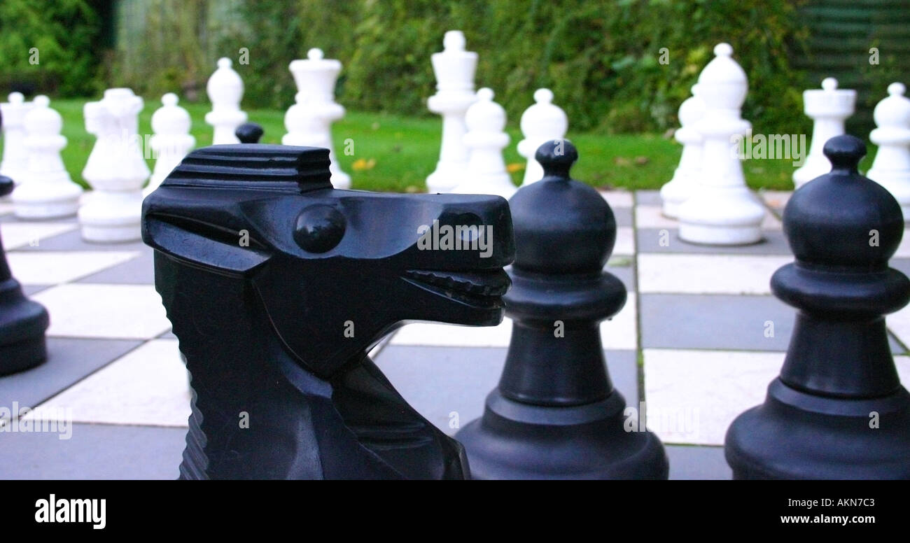 4 Schach Schachbrett harry Potter Spielen Unterhaltung schwarz weiße Seiten  Opposition Gegensätze Attraktion Quadrat Check König Que Stockfotografie -  Alamy