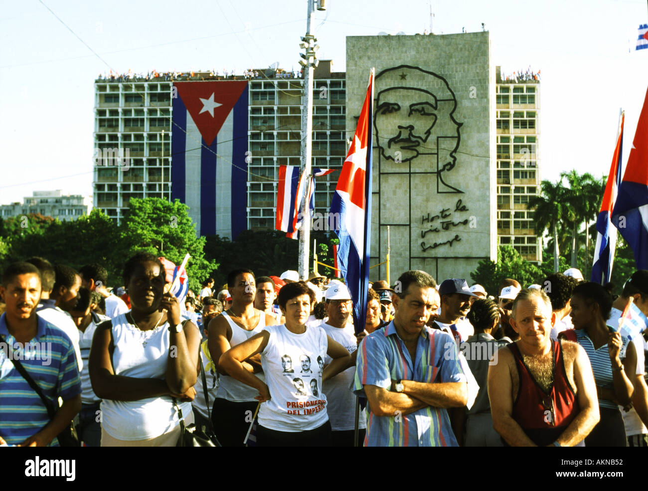 Kubaner hören einer Rede von Fidel Castro Stockfoto