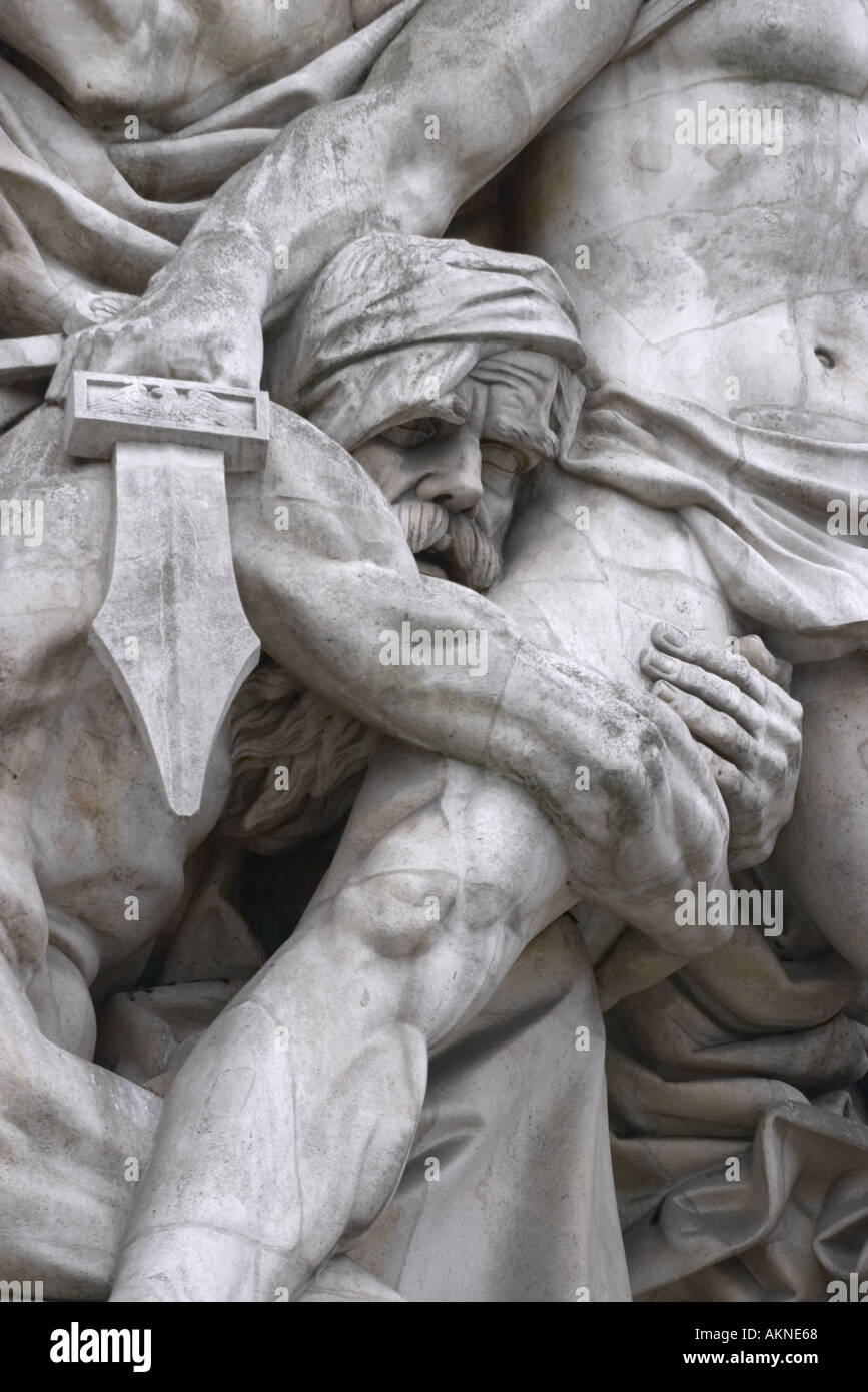 Detail von Widerstand Sculpture by Etex auf den Arc de Triomphe eines Soldaten verteidigt seine Familie Paris Frankreich Stockfoto