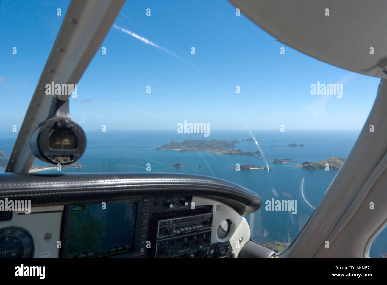 Luftbild aus einem kleinen Flugzeug über der Bay of Islands, Northland, Nordinsel, Neuseeland Stockfoto