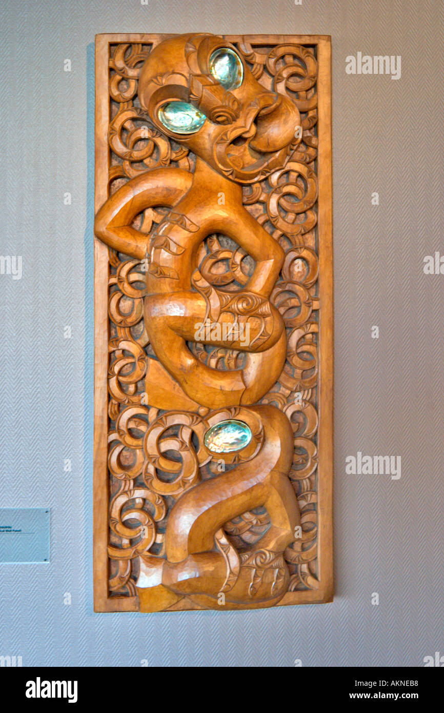 Ein Ahnen Wandpaneel (ein Poupou), Maori-Kunst und Kunsthandwerk-Institut, Whakarewarewa, Rotorua, Nordinsel, Neuseeland Stockfoto