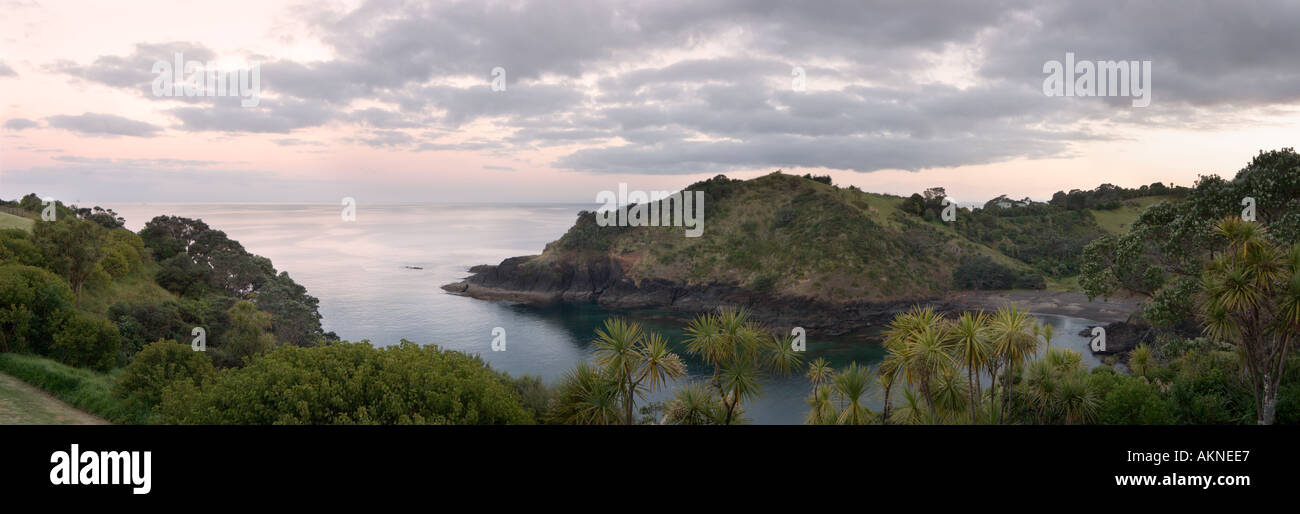 Bucht bei Tutukaka bei Sonnenuntergang, Whangarei, Northland, Nordinsel, Neuseeland Stockfoto