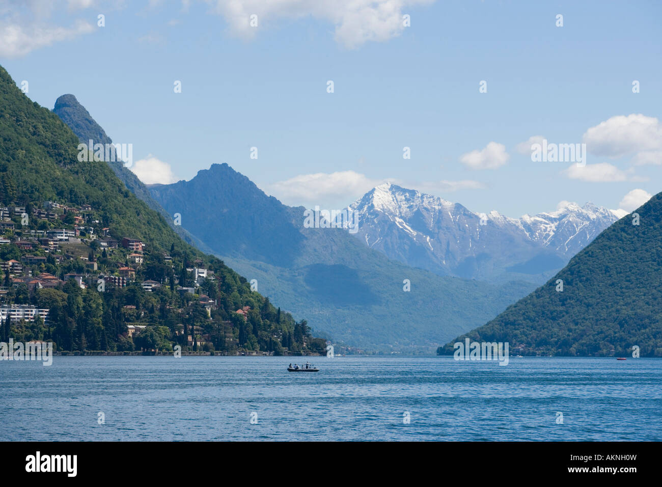 Blick über den Luganer See, Berge am Horizont Lugano Tessin Schweiz Stockfoto