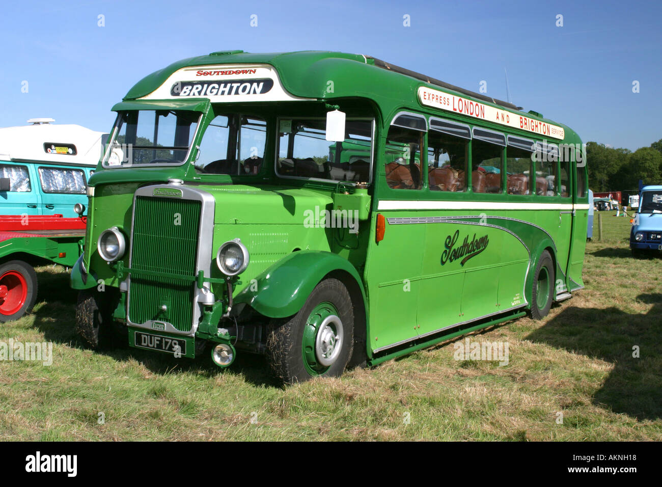 Klassische Reisebusse und Omnibusse Stockfoto