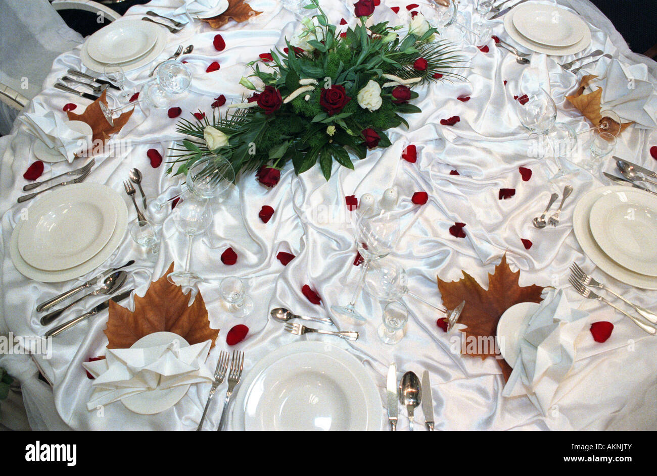 Dekorierten Tisch bei einer Hochzeit Messe in Poznan, Polen Stockfoto