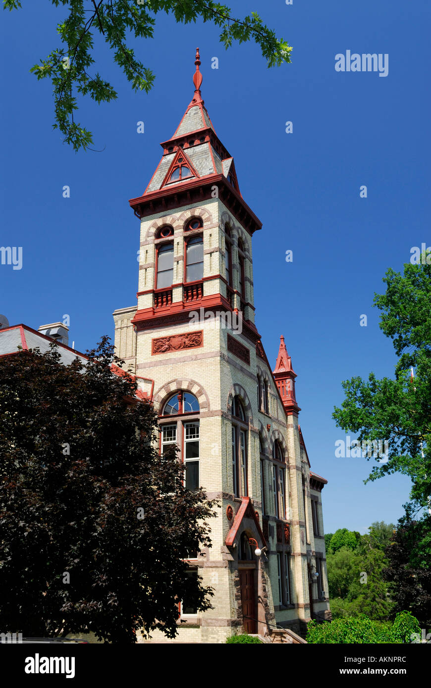 Perth County Gerichtshaus historisches Gebäude Stratford, Ontario am blauen Himmel Stockfoto