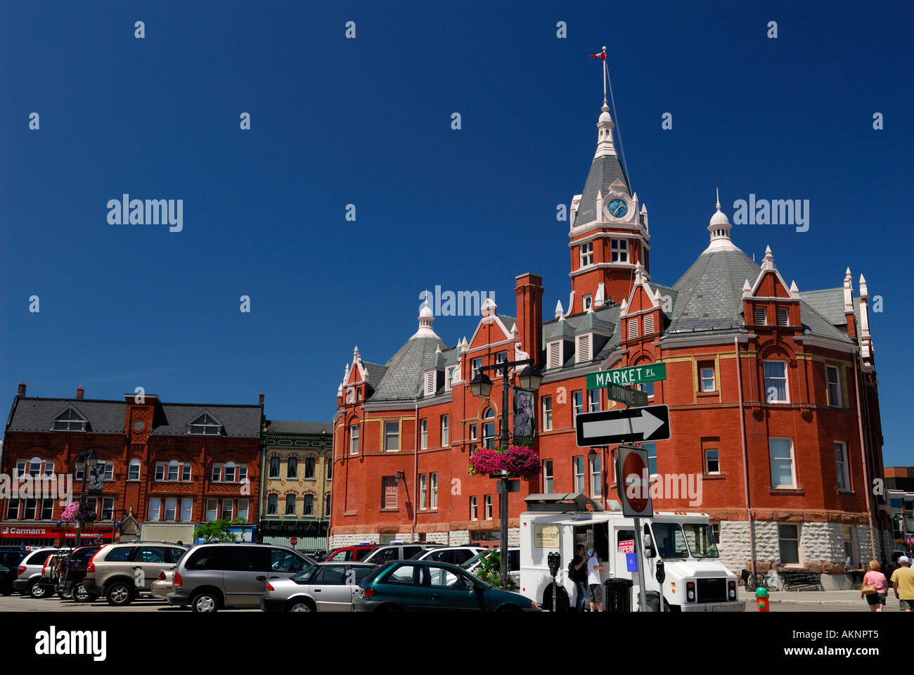 Rote Ziegel, Historisches Rathaus und Markt Parkplatz in Stratford, Ontario Stockfoto
