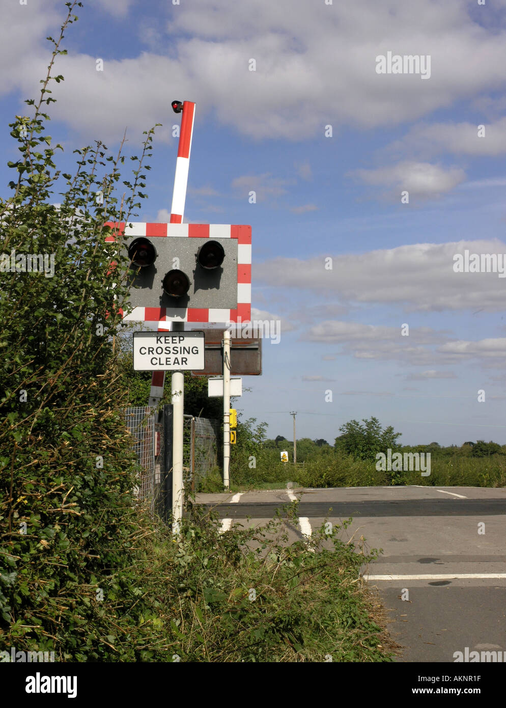 Unbemannte automatisierte Ebene Bahnübergang Stockfoto