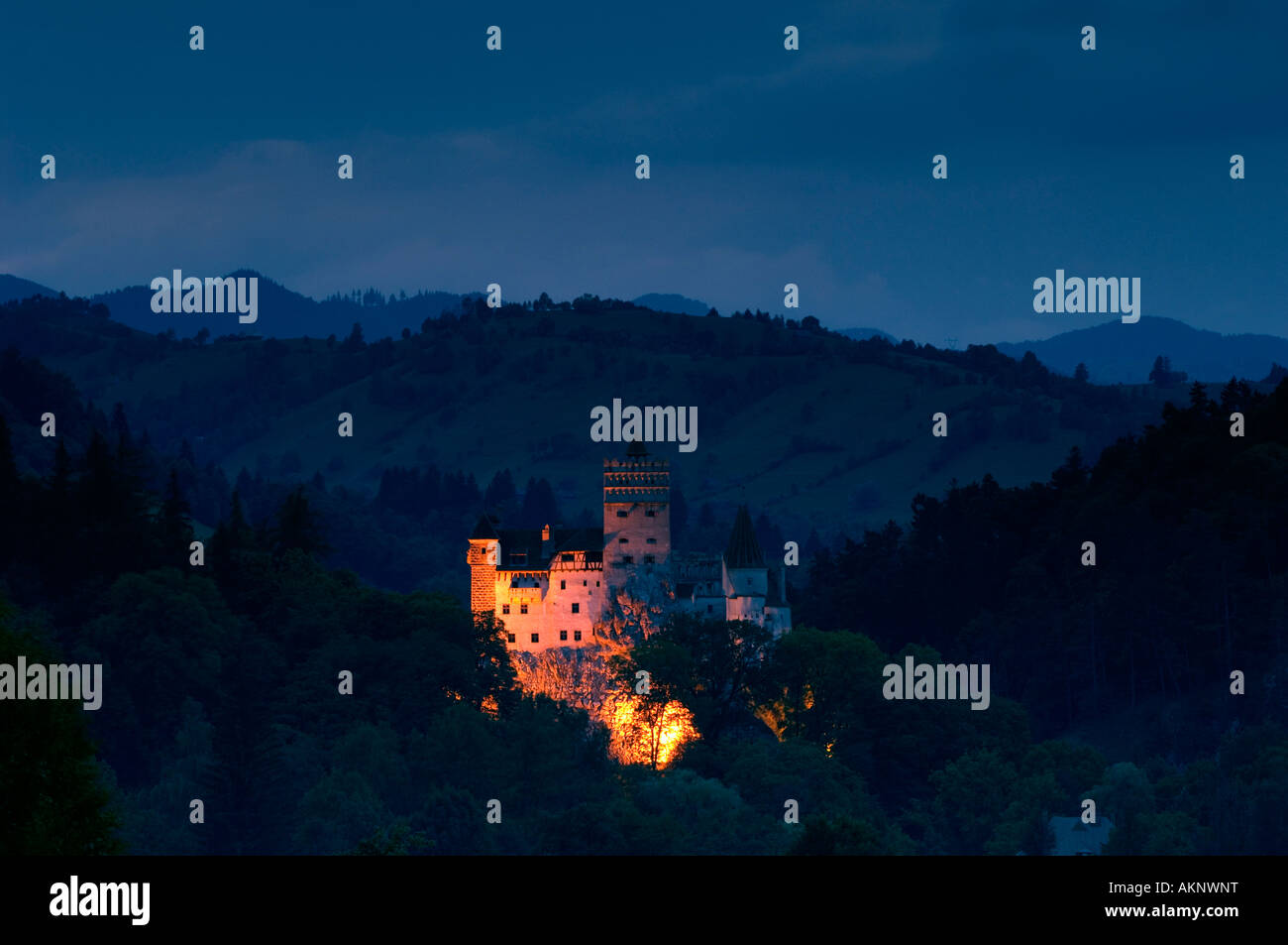 Schloss Bran in der Nacht, Rumänien Stockfoto