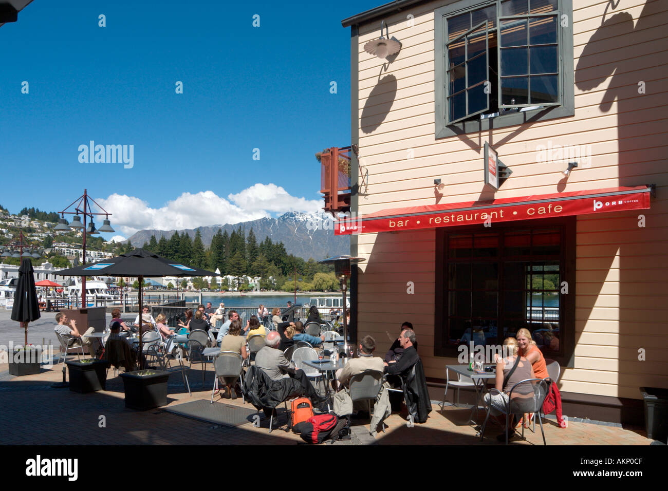 Lakeside Cafe Bar an den Ufern des Lake Wakatipu, Queenstown, Südinsel, Neuseeland Stockfoto