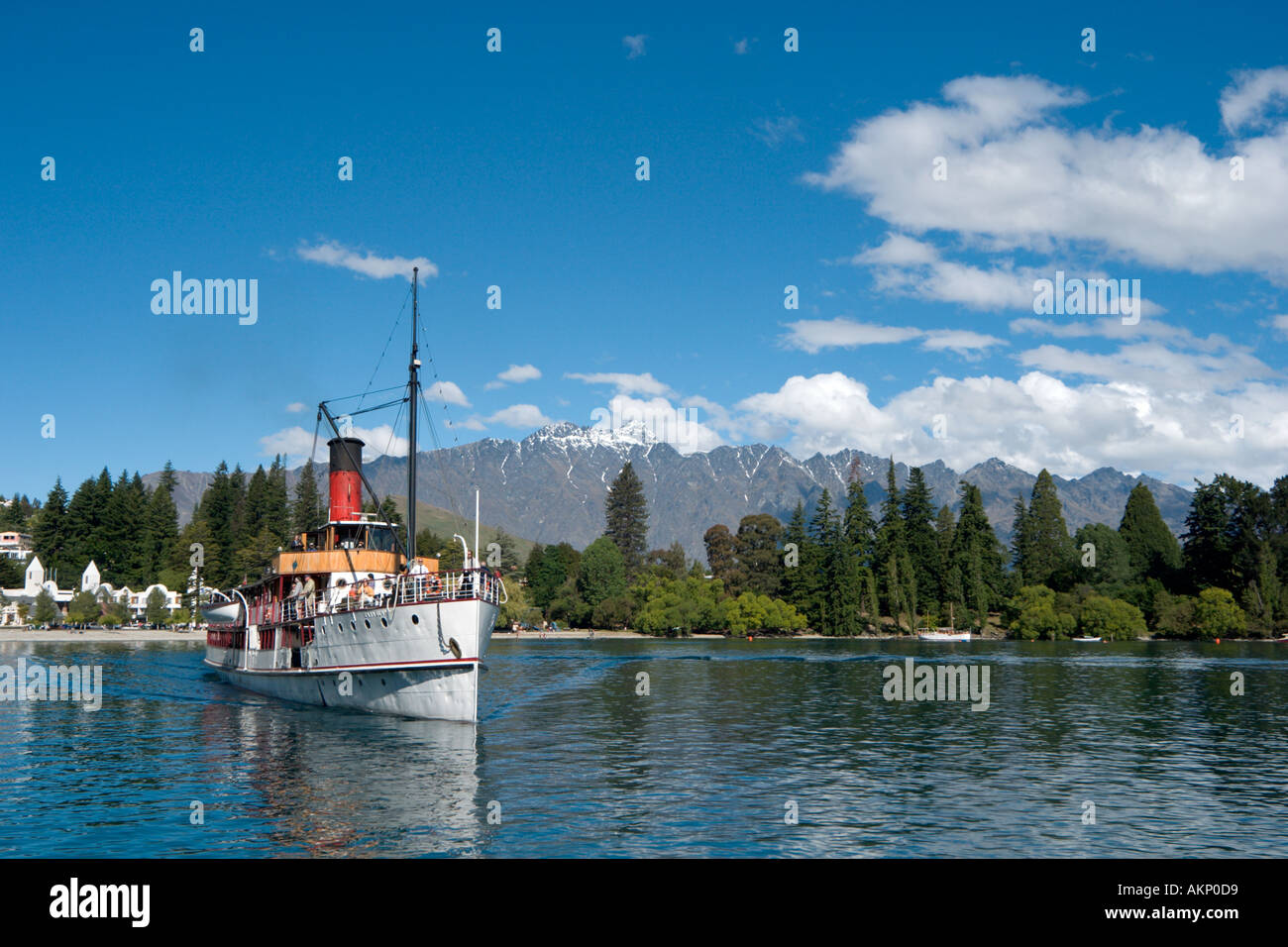 Das Dampfschiff SS Earnslaw auf Lake Wakatipu, Queenstown, Südinsel, Neuseeland Stockfoto