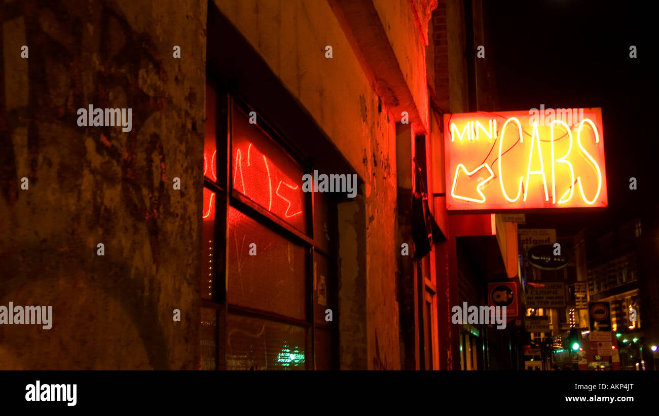 Mini Taxi Büro in London UK Stockfoto