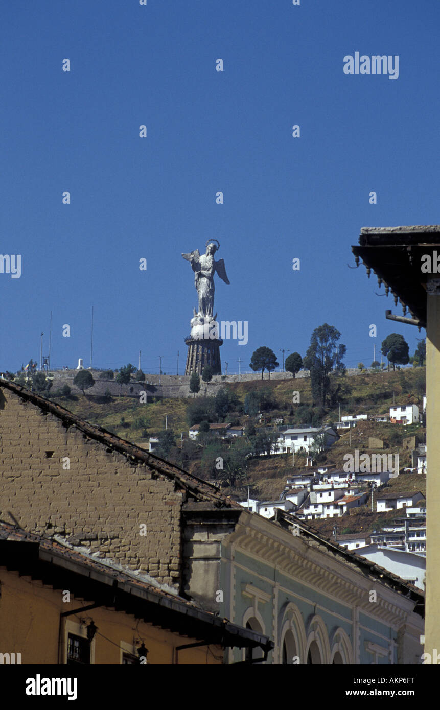 La Virgen de Quito Statue mit Blick auf die Altstadt, Quito, Ecuador Stockfoto