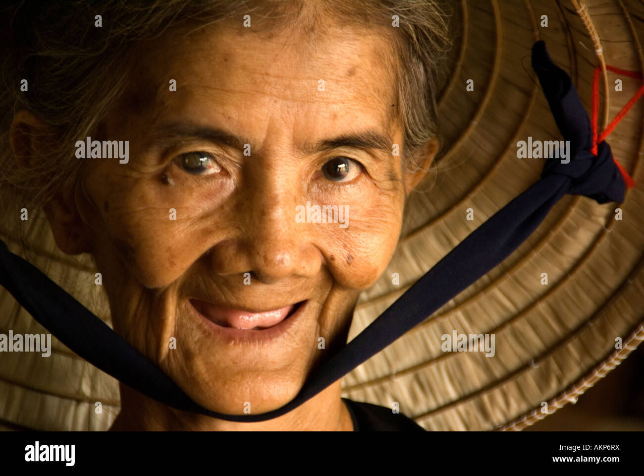 Vietnamesische Seniorin im Mekong-Fluss-Delta Stockfoto