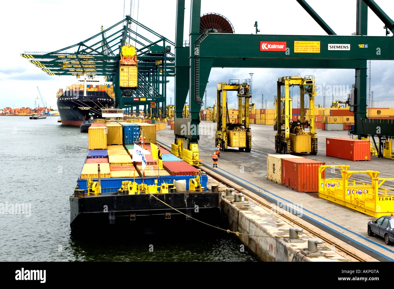 Hafen Von Antwerpen Belgien Hafen Container Transport Container Boot Schiff Stockfotografie Alamy