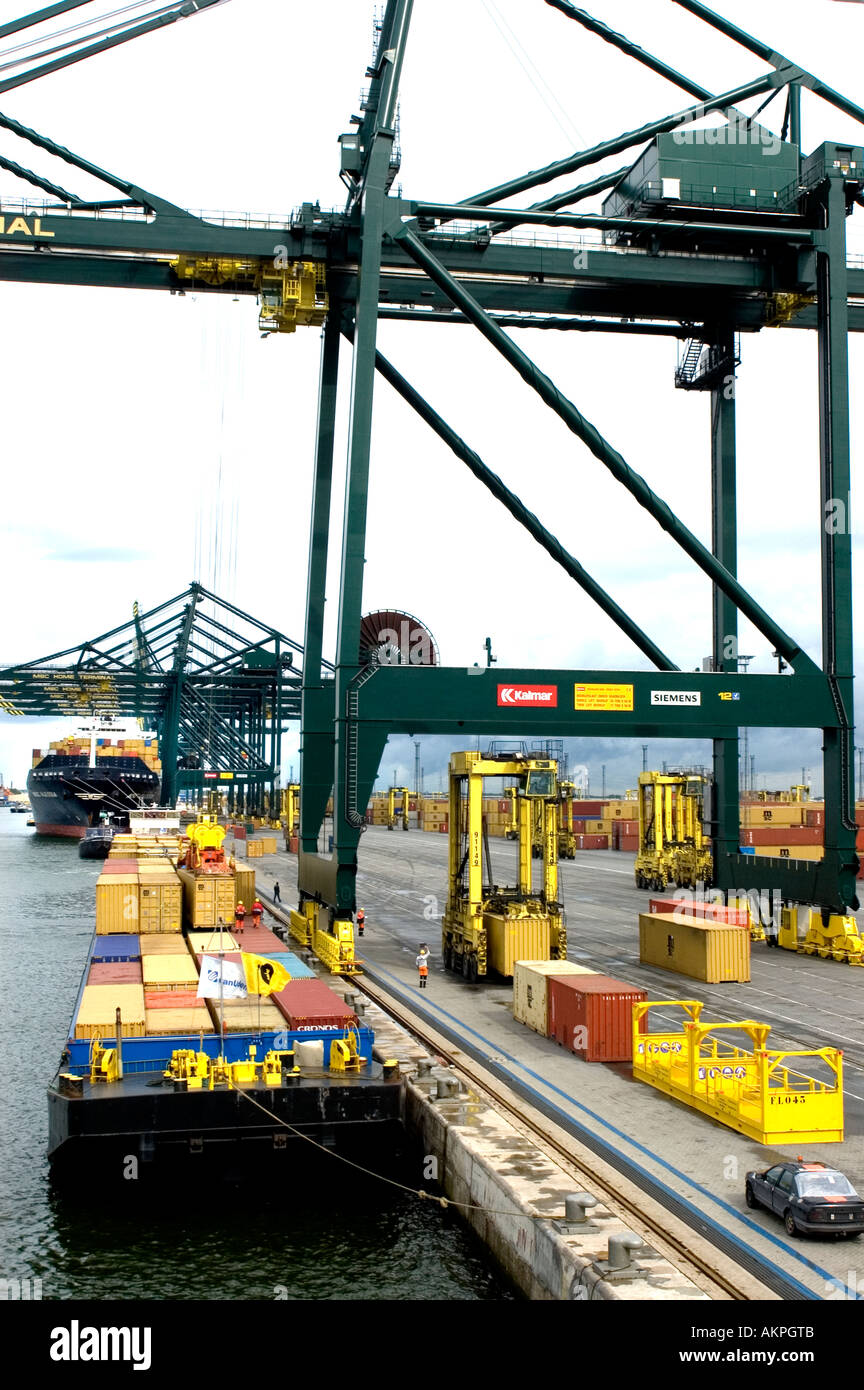Hafen von Antwerpen Belgien Hafen Container-Transport-Container Boot Schiff Stockfoto