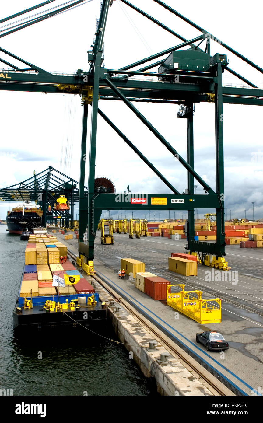 Hafen von Antwerpen Belgien Hafen Container-Transport-Container Boot Schiff Stockfoto