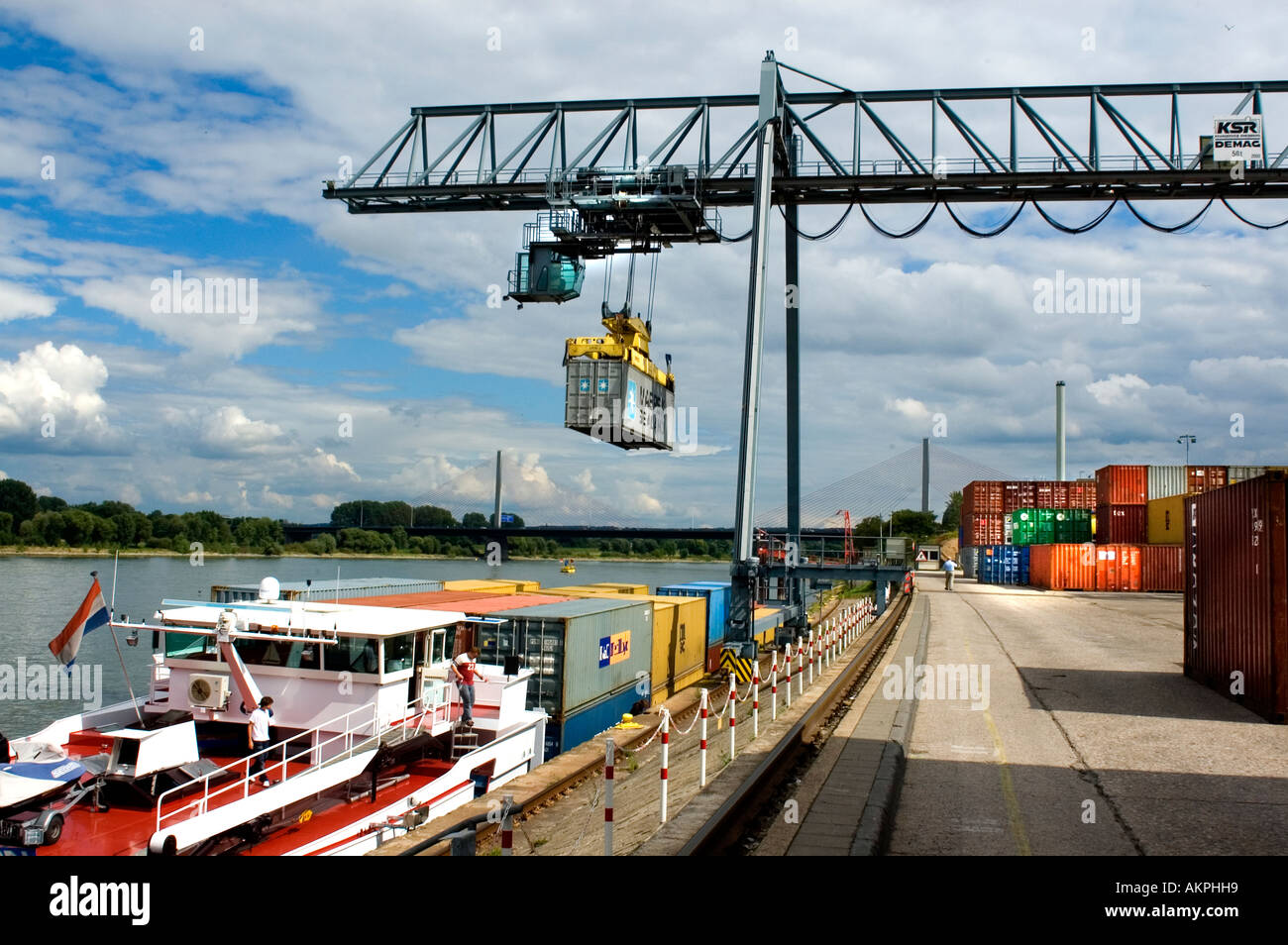 Rhein-Deutschland-Container-Transport-Container Boot Schiff Deutsch Stockfoto