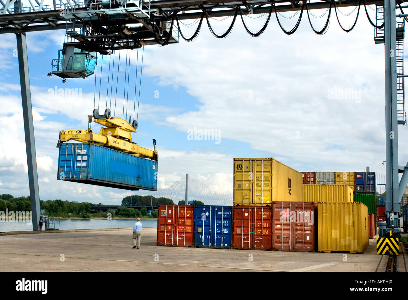 Rhein-Deutschland-Container-Transport-Container Boot Schiff Deutsch Stockfoto