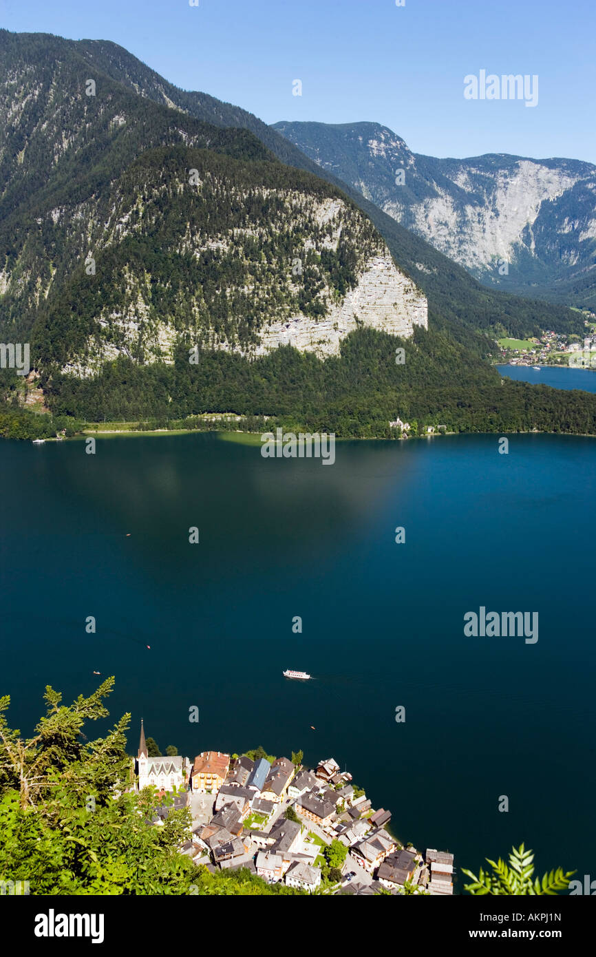 Luftaufnahme von Markt mit evangelischen Christus Kirche Hallstatt Salzkammergut Oberösterreich Österreich Stockfoto