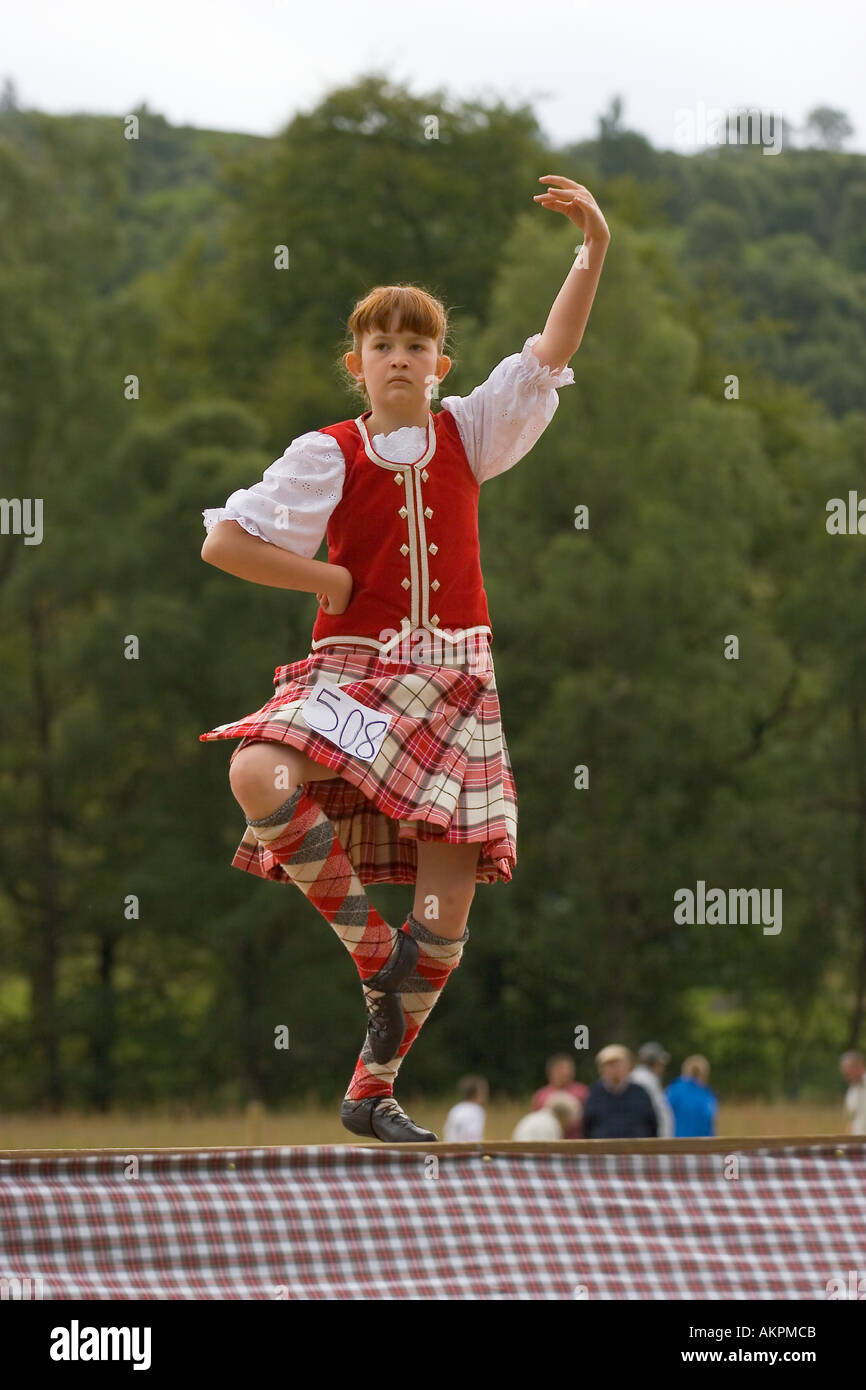 Kinder, Füße, Socken, Beine. Traditionelle Schottische Highland Haspel Tänzer bei der jährlichen Glengarry Highland Games und Sammeln von Schottland, Großbritannien. Juli, 2013. Stockfoto