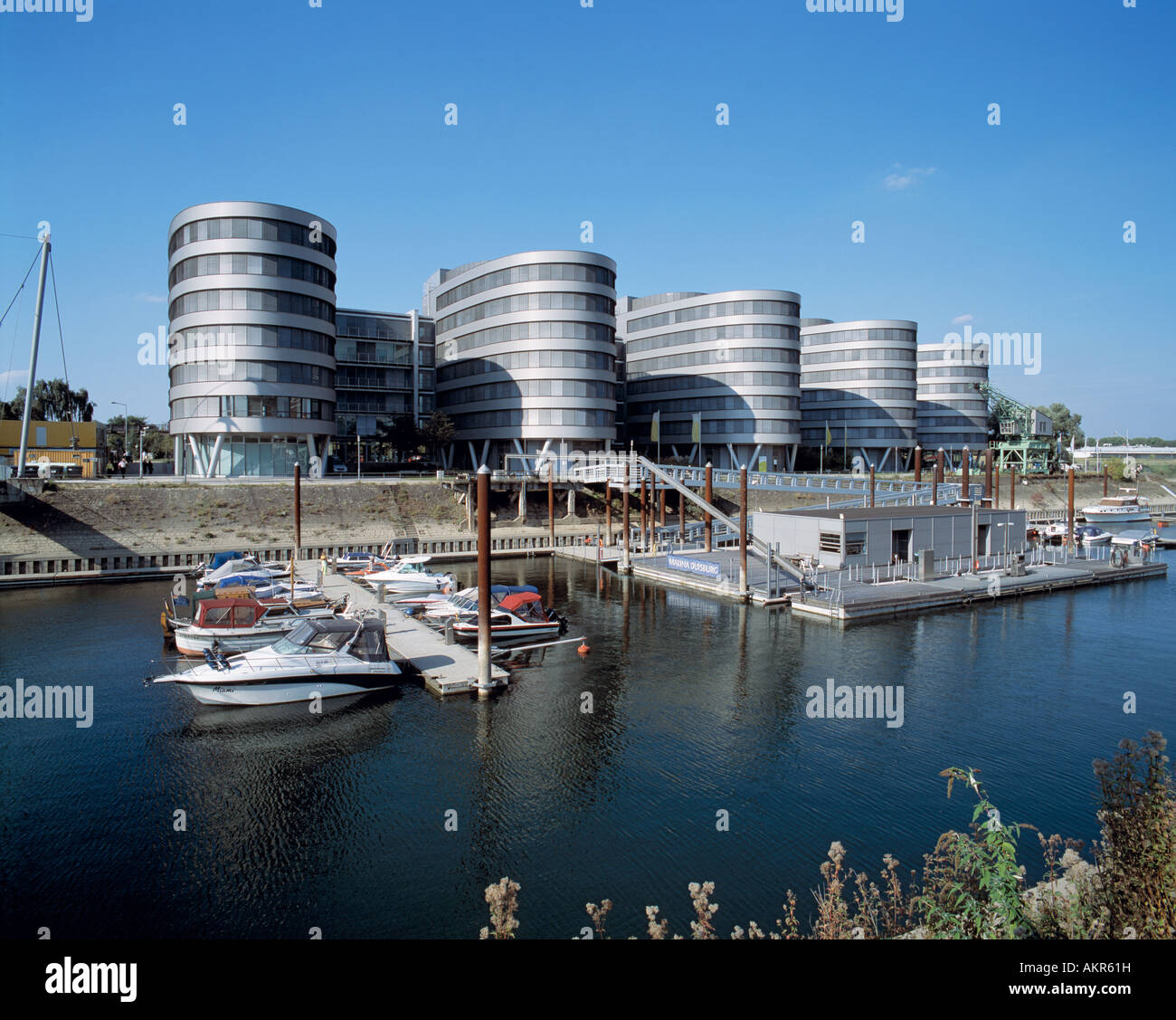 Dienstleistungspark Duisburg-Innenhafen, moderne Buerogebaeude fünf Boote, Bootshafens, Duisburg, Rhein, Ruhrgebiet, Nordrhein-Westfalen Stockfoto