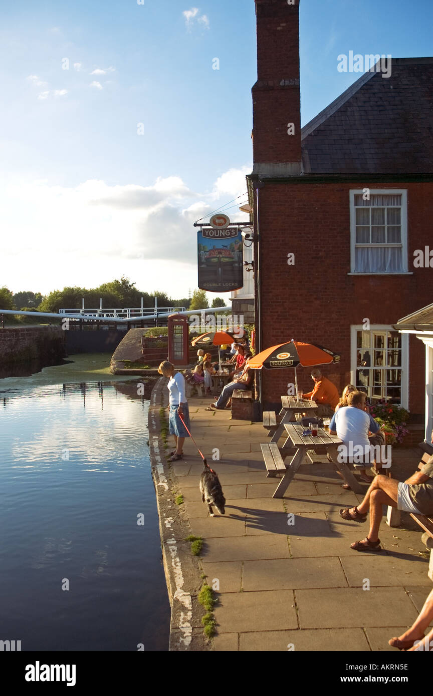 Doppelte sperrt Pub, Exeter Kanal, Devonshire, UK. Stockfoto