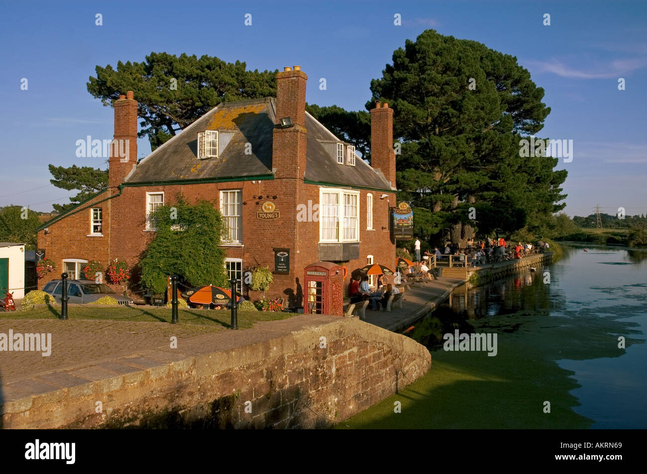 Blick auf Double sperrt Pub, Exeter Kanal. VEREINIGTES KÖNIGREICH. Stockfoto