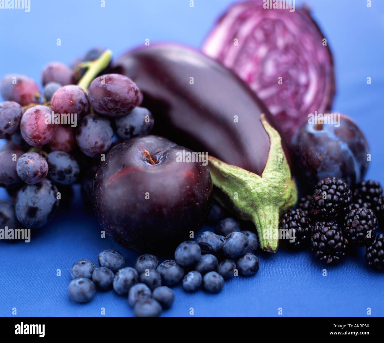 Lila Und Blauen Obst Und Gemuse Stockfotografie Alamy