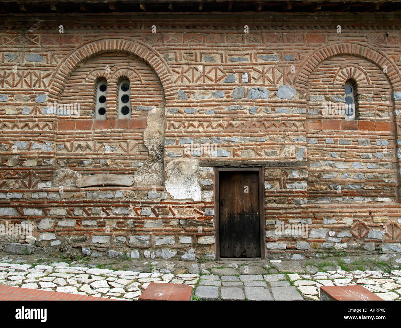 Eingang von der byzantinischen Kirche von Ayios Agios Nikolaos Kasnitzi in Kastoria westlichen Mazedonien Griechenland Stockfoto
