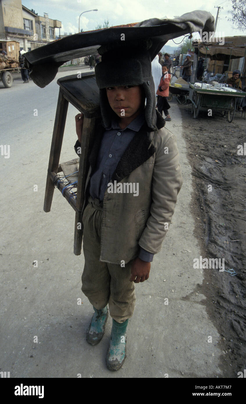 Schiitischen Hazara junge hawking Lebensmittel Kabul-Afghanistan Stockfoto