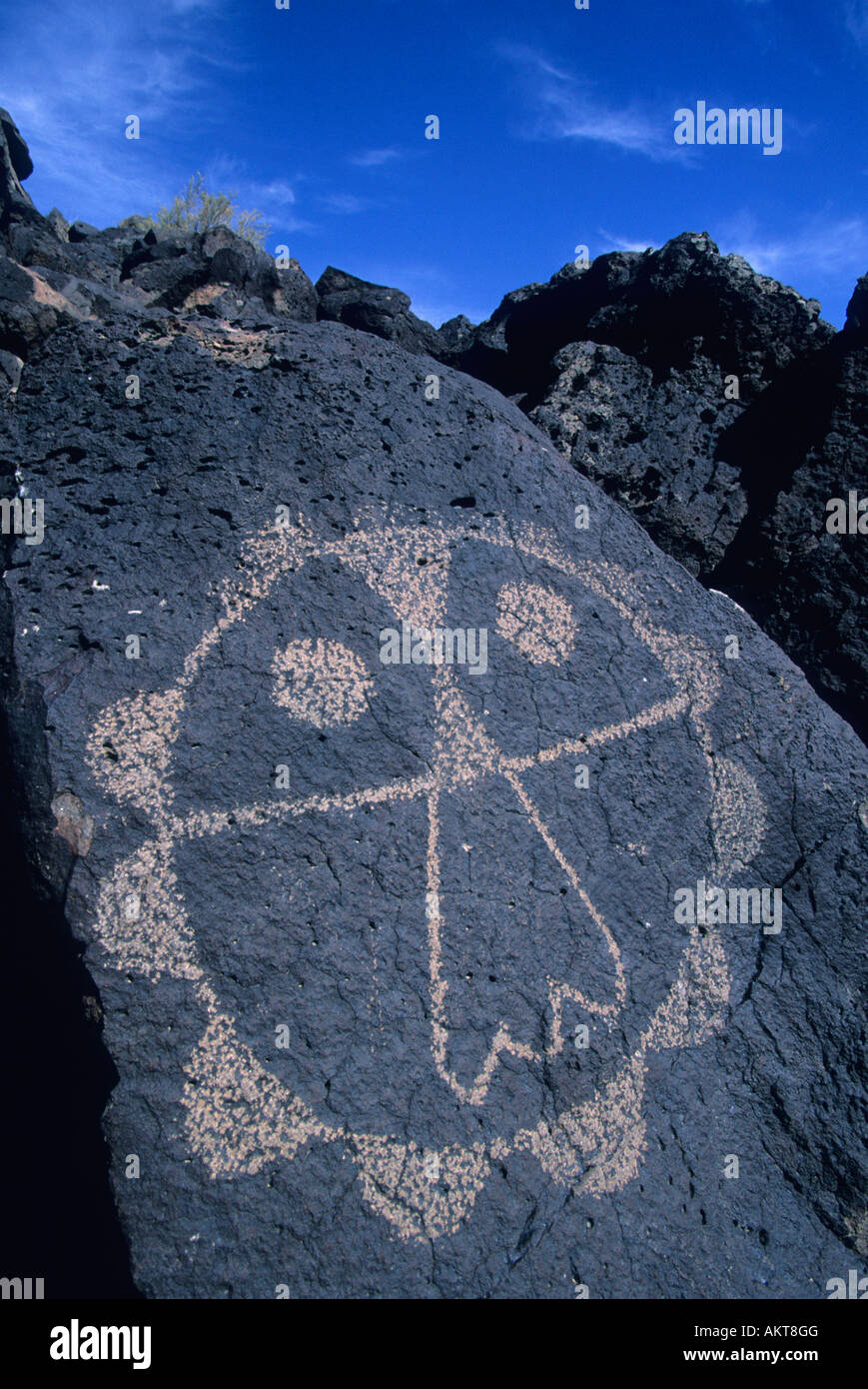 USA, New Mexiko, drei Flüsse Petroglyph Site außerhalb Albuquerque, Schild Figur. Jomada Mogollon Stil Stockfoto