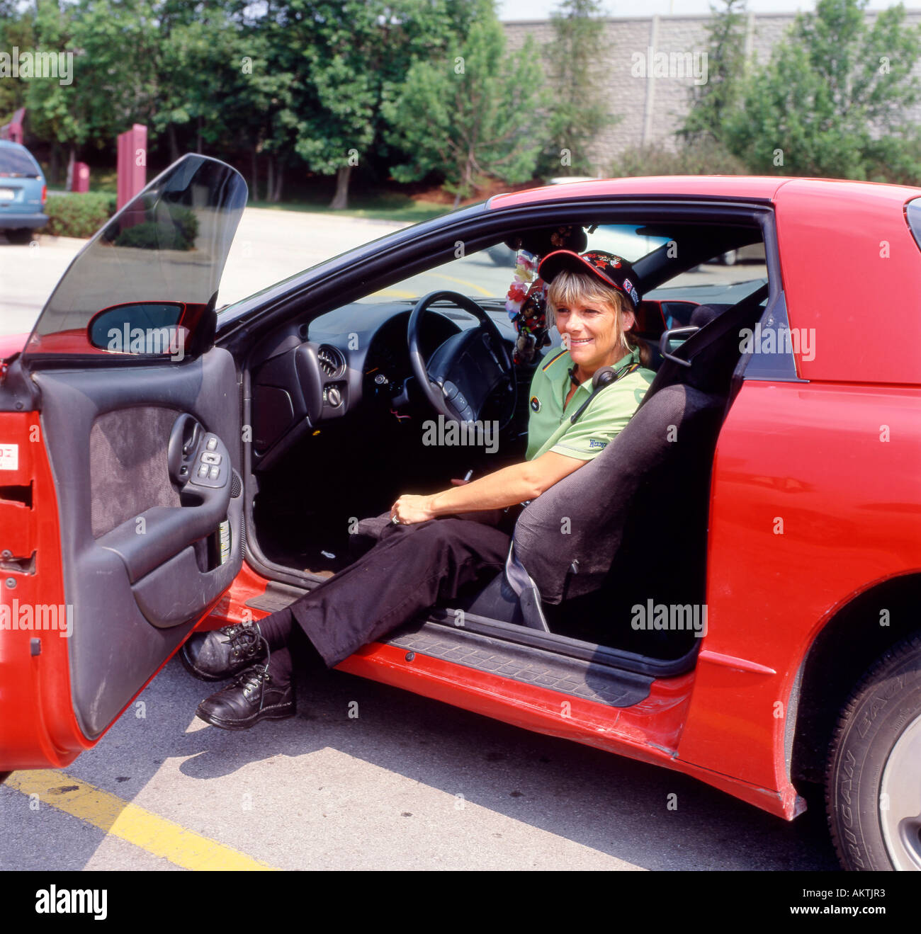 Wendys Restaurant eine Mitarbeiterin in Ihrem Auto sitzen auf ihrer Arbeit Pause in Ontario, Kanada KATHY DEWITT Stockfoto