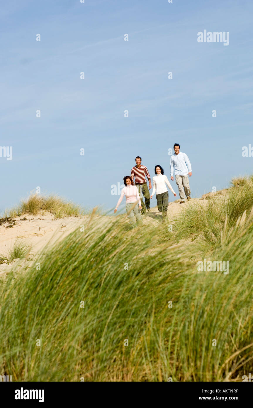 vier Freunde, die Spaß am Strand Stockfoto
