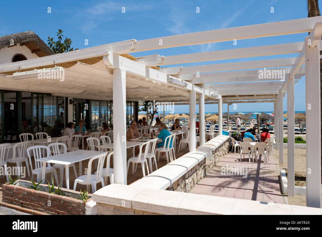 Beachfront Restaurant, Fuengirola, Costa Del Sol, Andalusien, Spanien Stockfoto