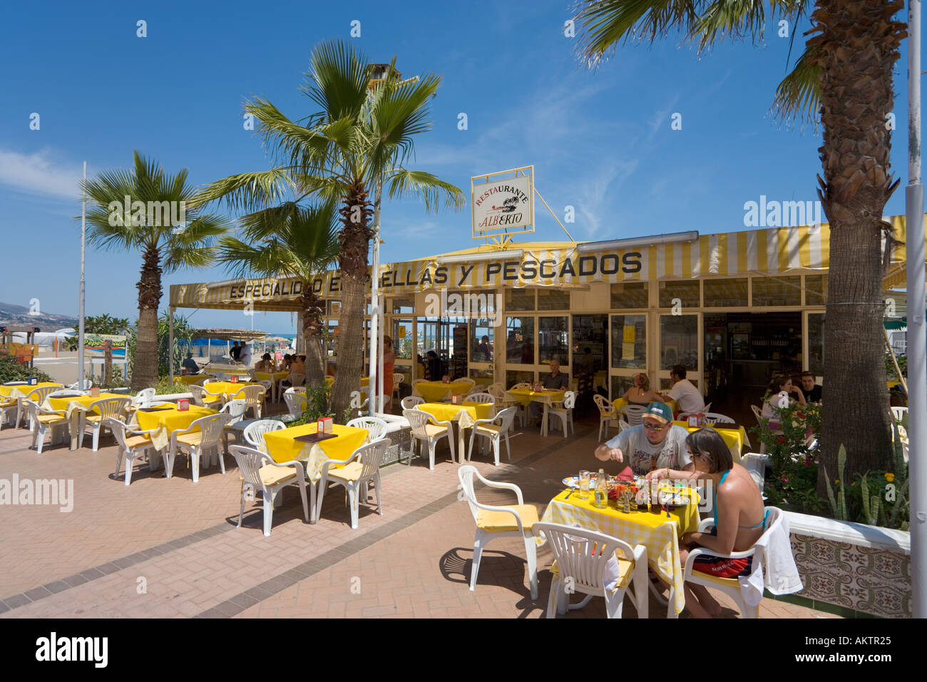 Beachfront Restaurant, Fuengirola, Costa Del Sol, Andalusien, Spanien Stockfoto