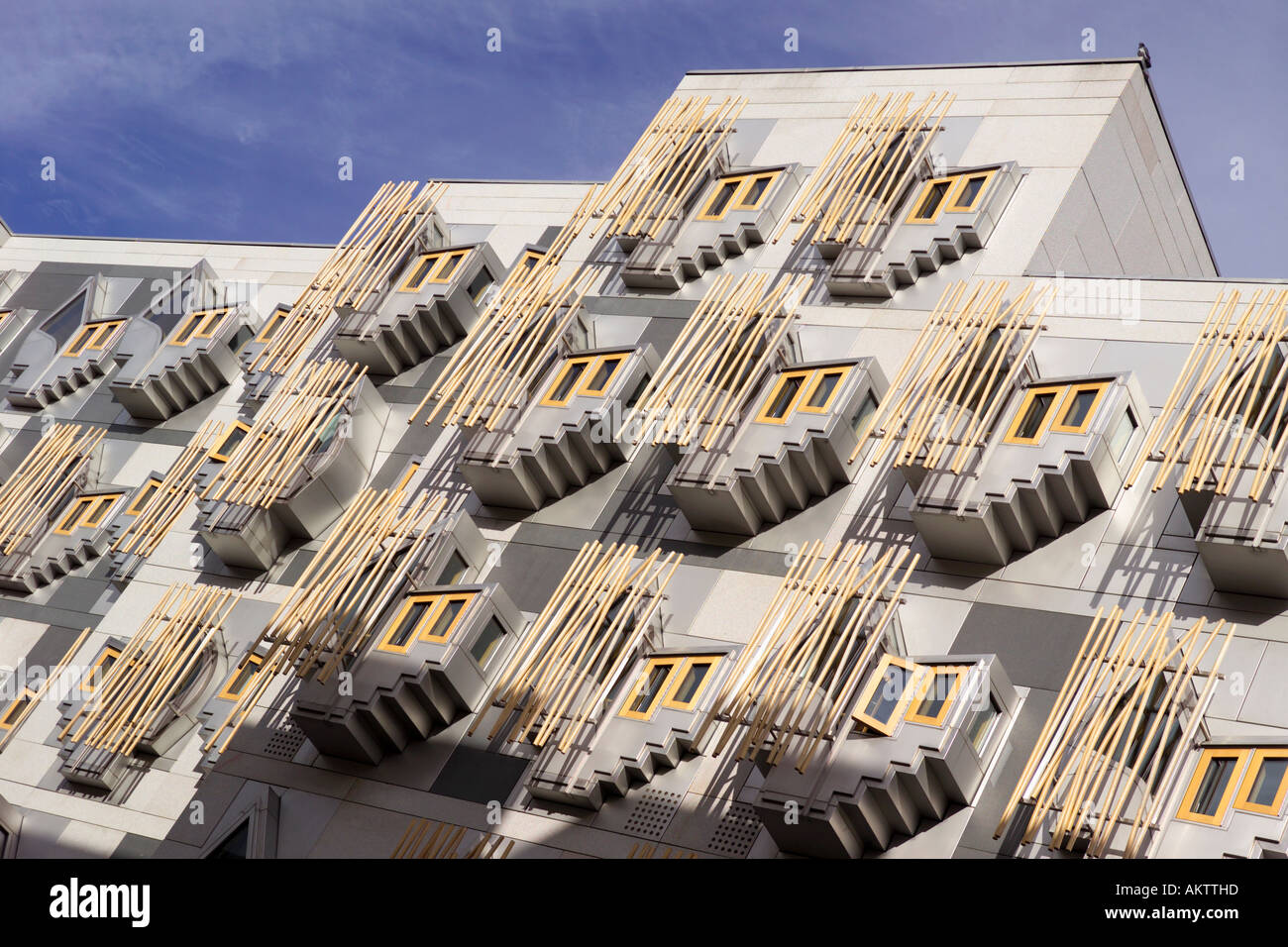 Windows auf dem schottischen Parlament Holyrood Park Edinburgh Schottland UK Stockfoto