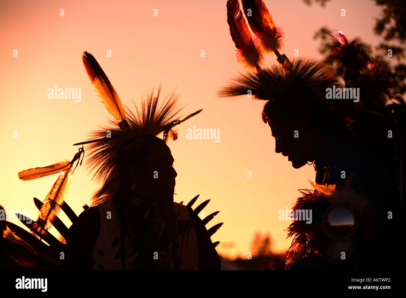 Native American Indian Silhouette bei Sonnenuntergang Stockfoto