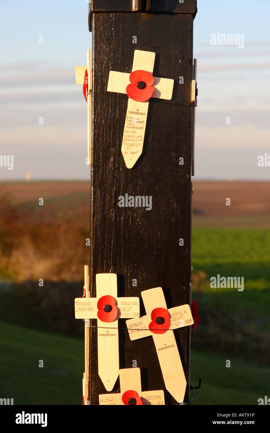 Das Kreuz am Lochnagar Grube Krater auf dem Schlachtfeld der Somme in Nordfrankreich Stockfoto