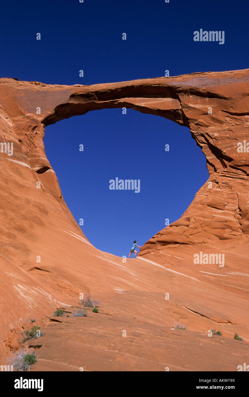 USA, Arizona, Navajo Indian Reservation, Hoffnung Arch, in der Nähe von Chinle, Modell veröffentlicht. Stockfoto
