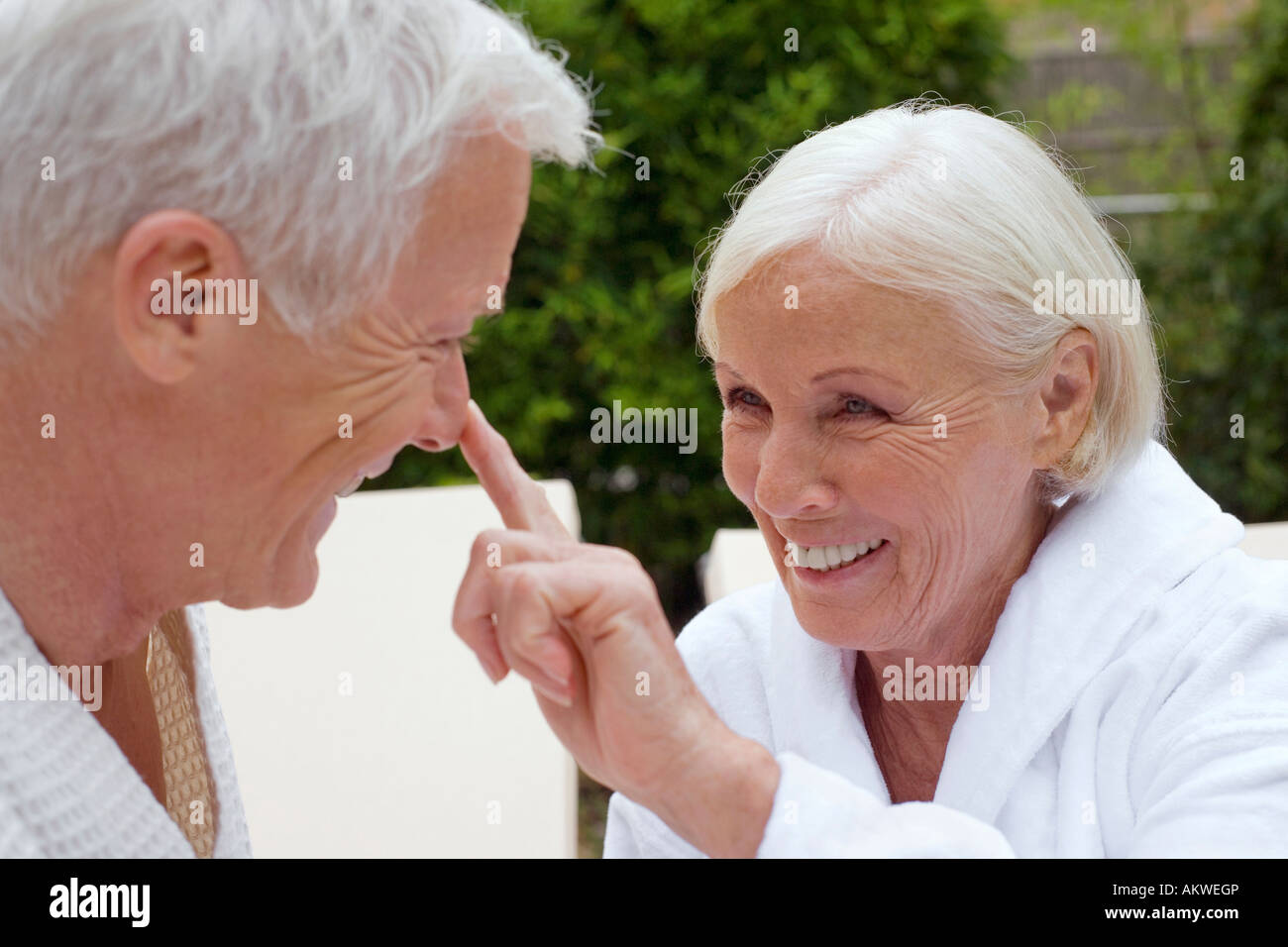Deutschland, älteres Paar tragen Bademäntel, close-up Stockfoto