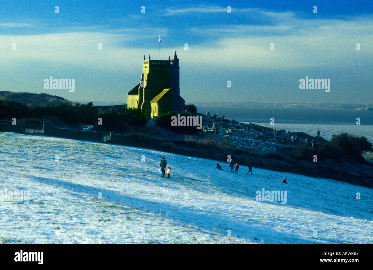 St.-Nikolaus-Kirche am bergauf in der Nähe von Weston super Mare nach Schneefall Stockfoto