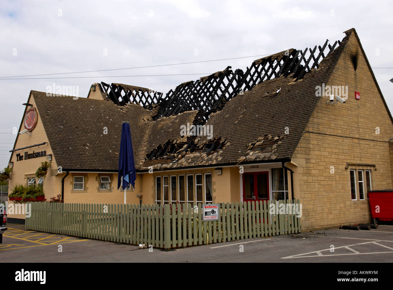 Feuer-Schaden zu einem Stadt-Pub / Restaurant - The Huntsman Downend Bristol Stockfoto