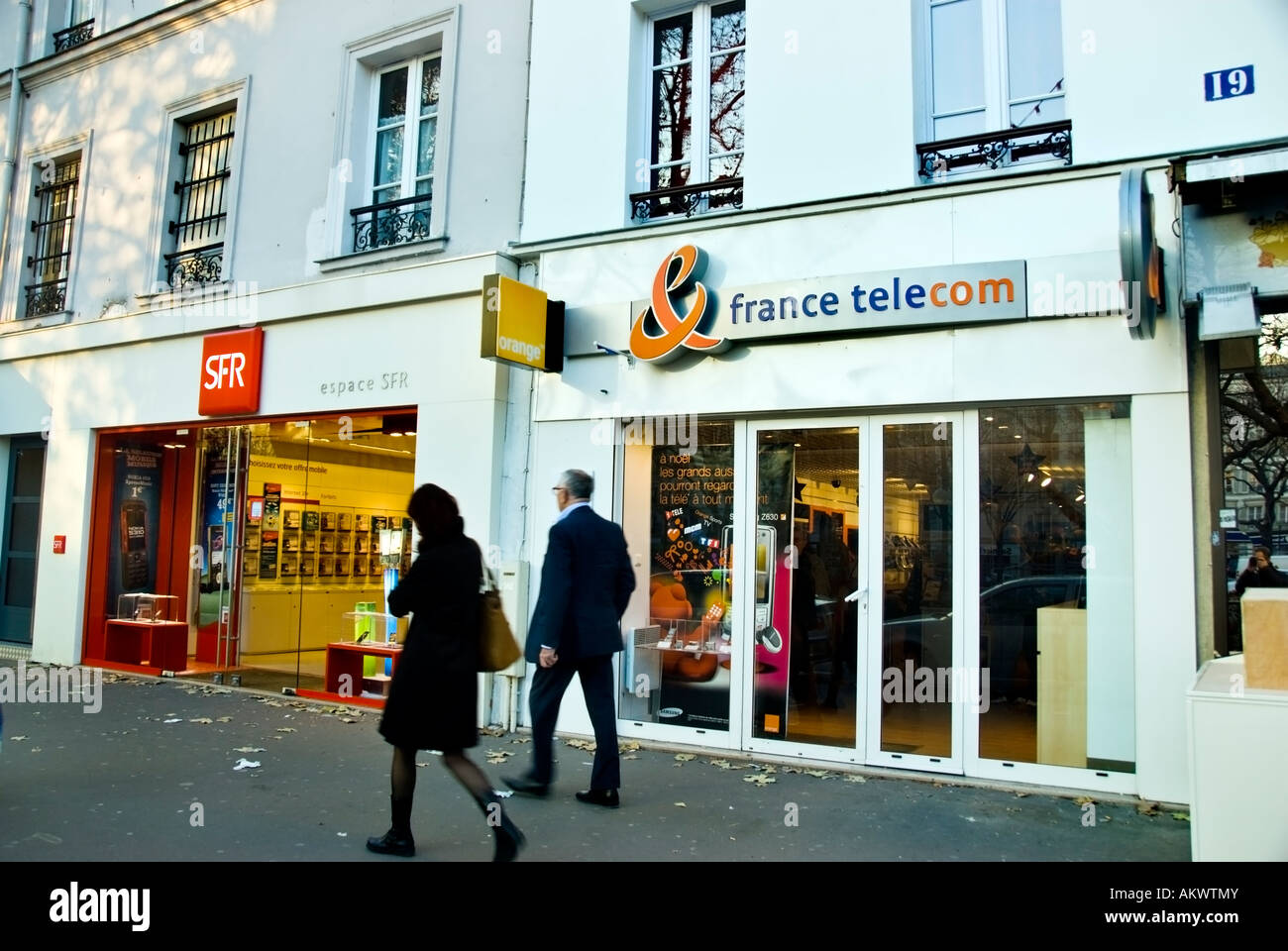 Paris Frankreich, Leute zu Fuß, Shopping, Handy Shop Frontscheibe "France Telecom" Orange, Zeichen, Street Scene (Foto) Stockfoto