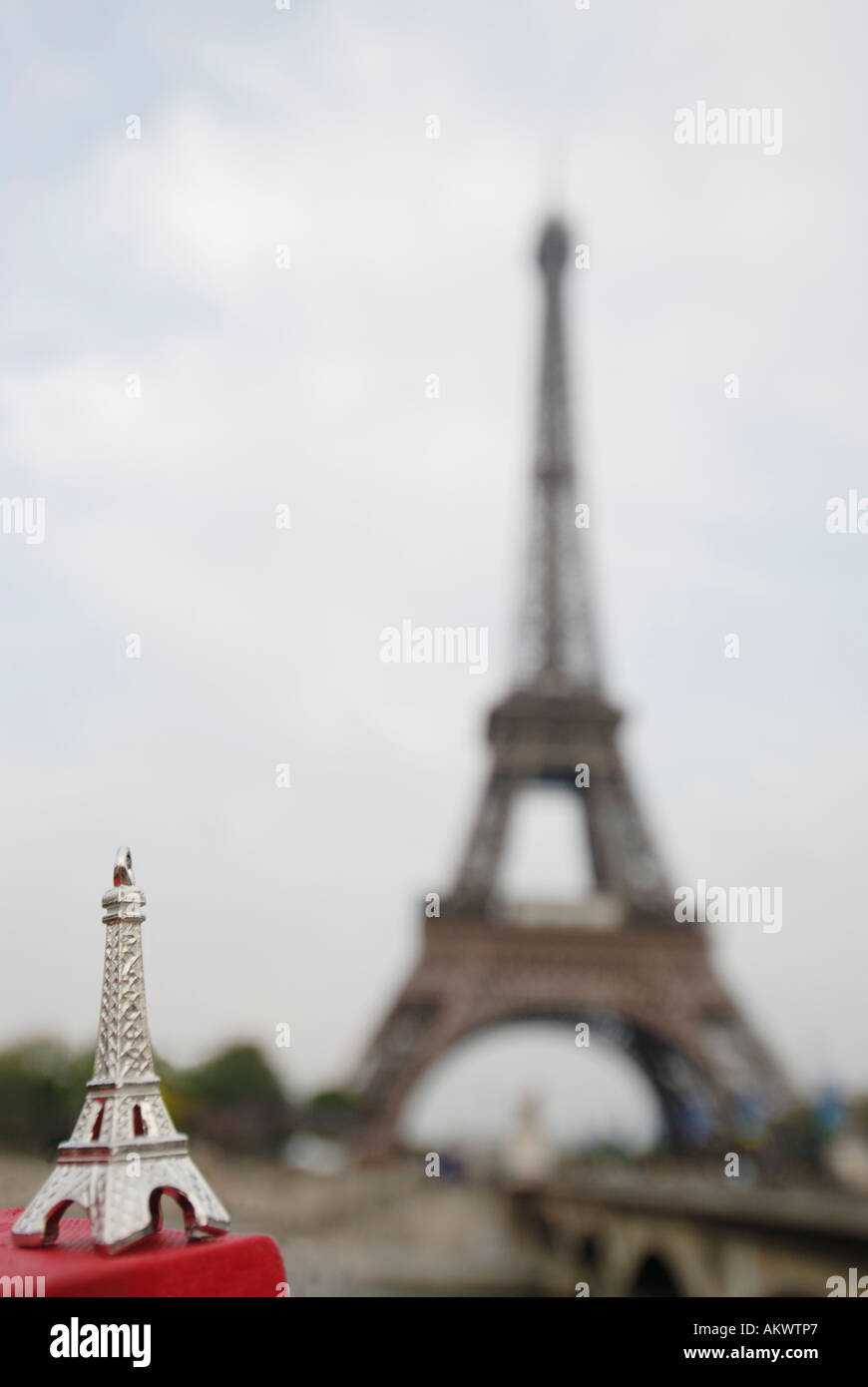 Frankreich, Paris, Eiffelturm und Modell Stockfoto